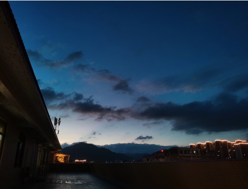 2023旅行看夜景的朋友圈好段